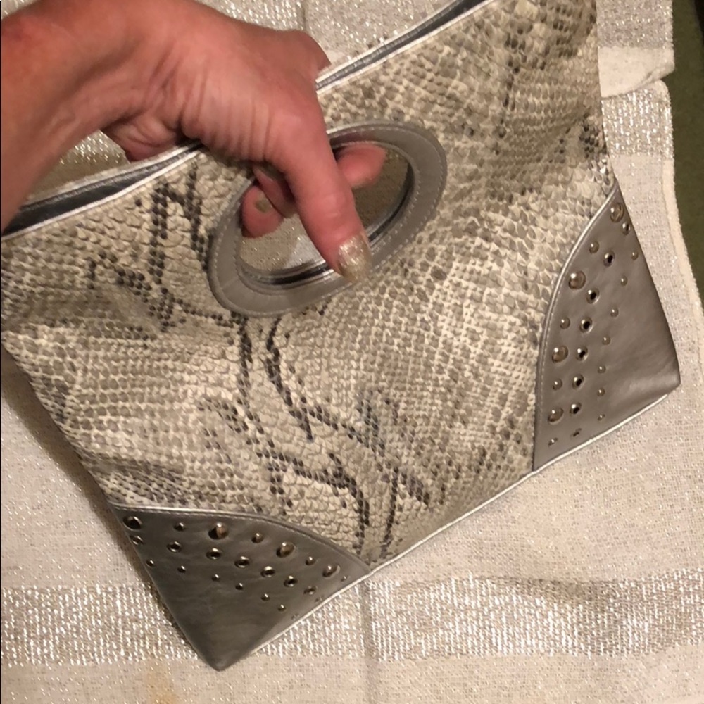 ☑️NWOT'S C RUSSE SILVER SNAKE BAG☑️ - Picture 4 of 8